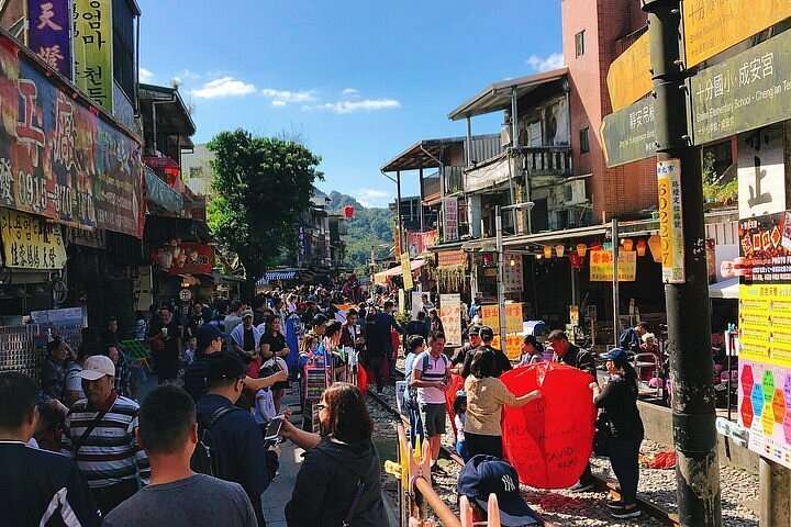 Shifen Waterfall and Old Street