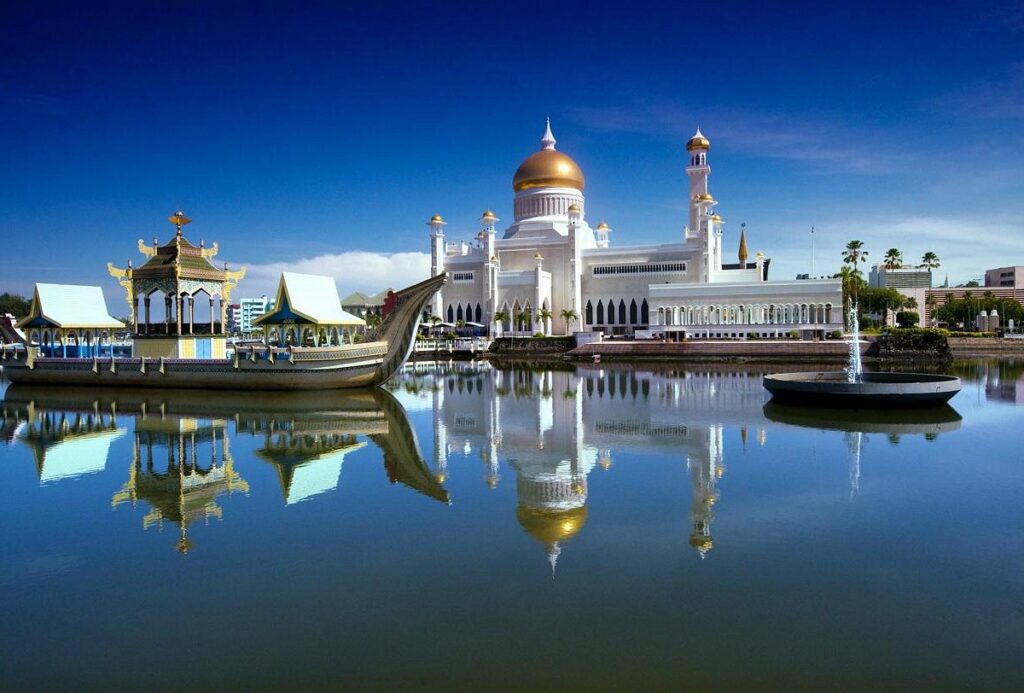 Omar Ali Saifuddien Mosque - Brunei